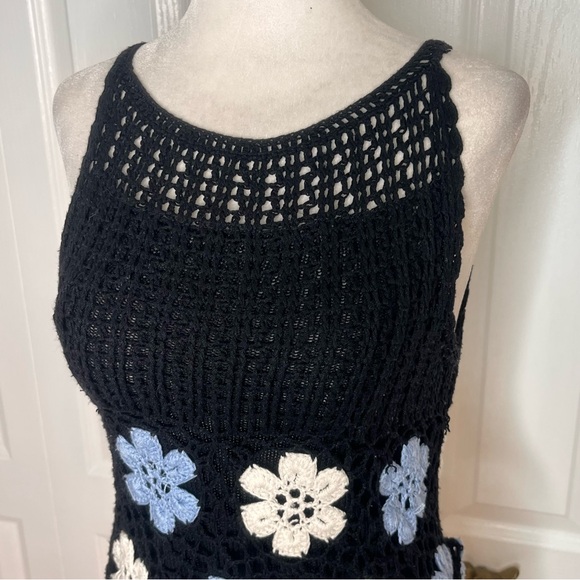 Adore Crochet Floral Tank Top Black Blue White Women’s Size 6 - Picture 8 of 10